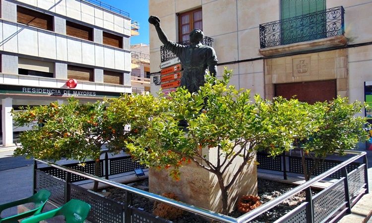 Monument to the orange grower (Gador - Almeria)